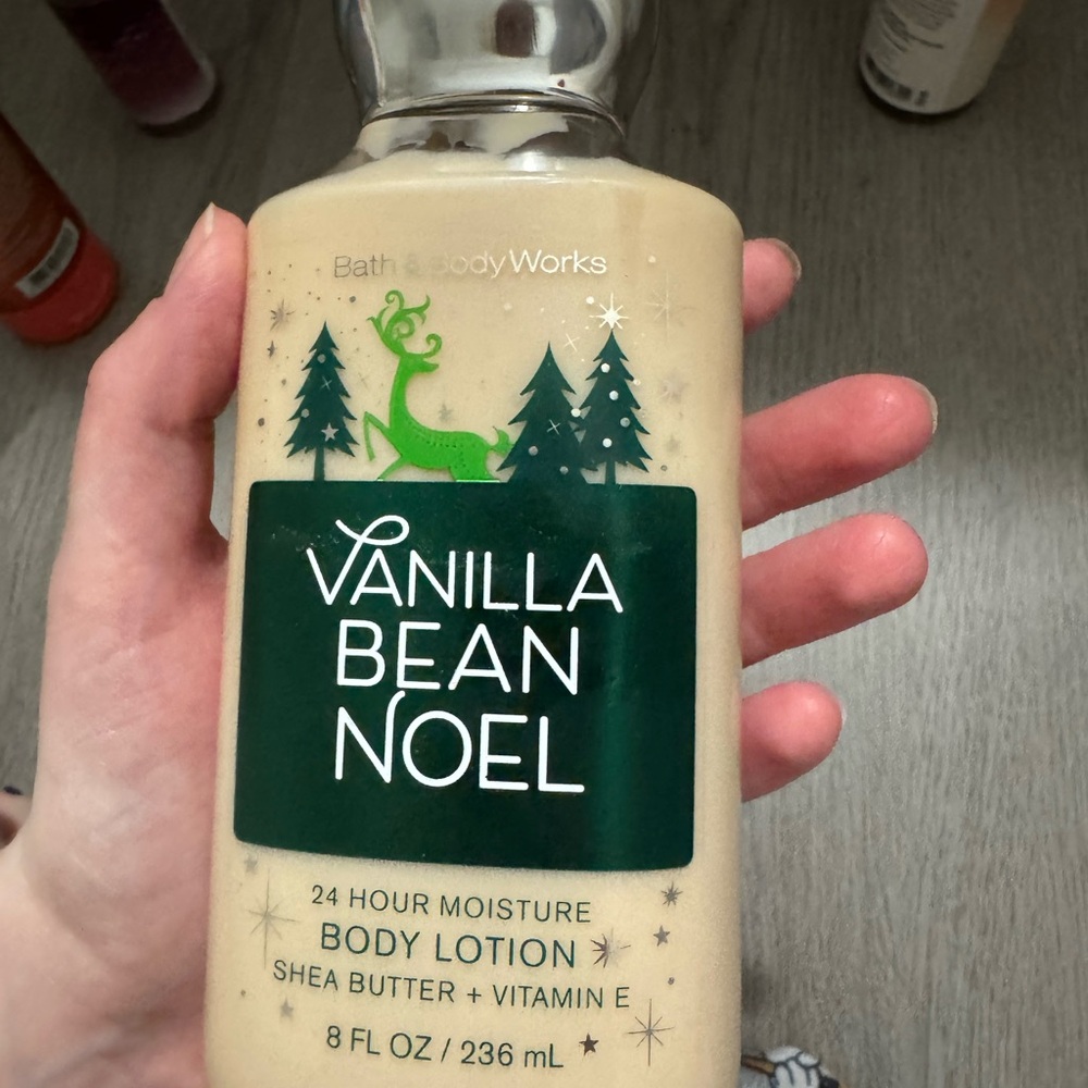 Bath & Body Works Vanilla Bean Noel Body Lotion - Green & Cream